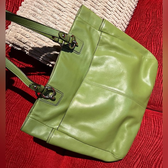 COACH Gallery Green Leather Zipper Pockets Double Handles Medium Tote Bag GUC!! - Picture 6 of 12